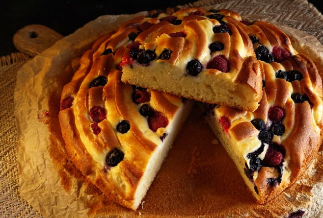 Prăjitură cu cremă de brânză și fructe de pădure - Rețeta delicioasă care te va cuceri