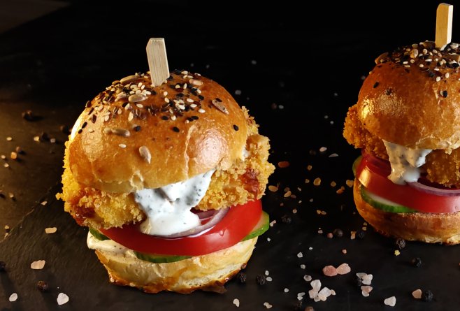 Burger cu halloumi - Rețeta rapidă și savuroasă