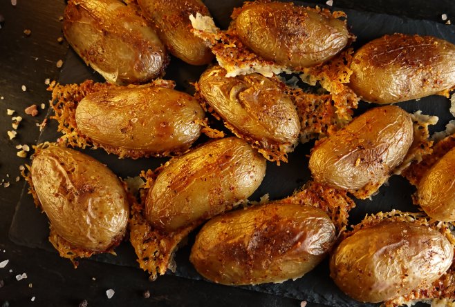 Cartofi cu parmezan la cuptor - Rețeta simplă și savuroasă