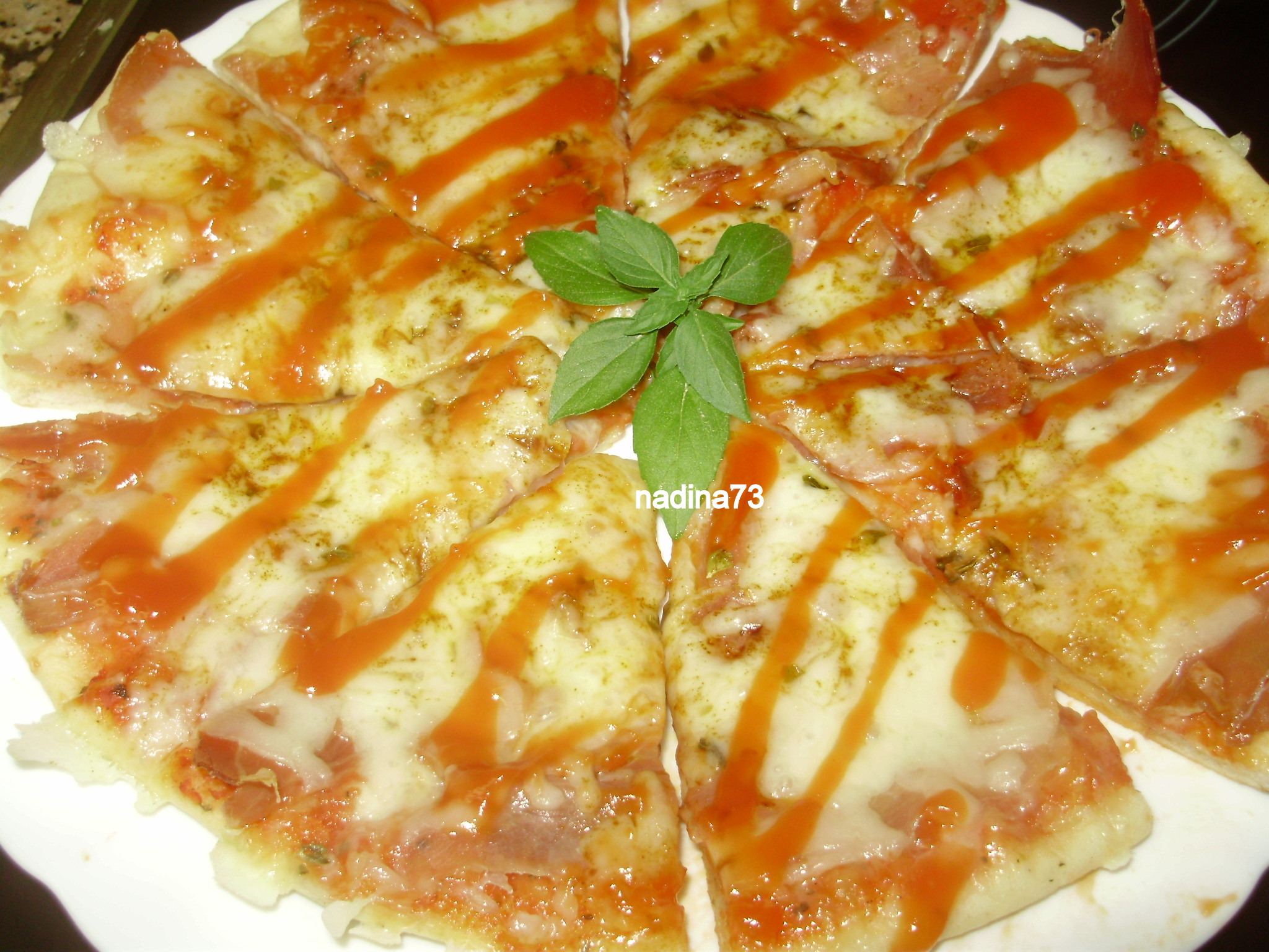 Pizza cu jamon si  mozzarella