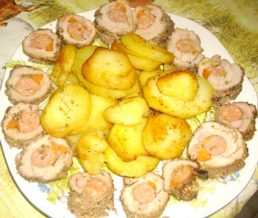 Rulada de porc in crusta de nuci, alune si migdale,