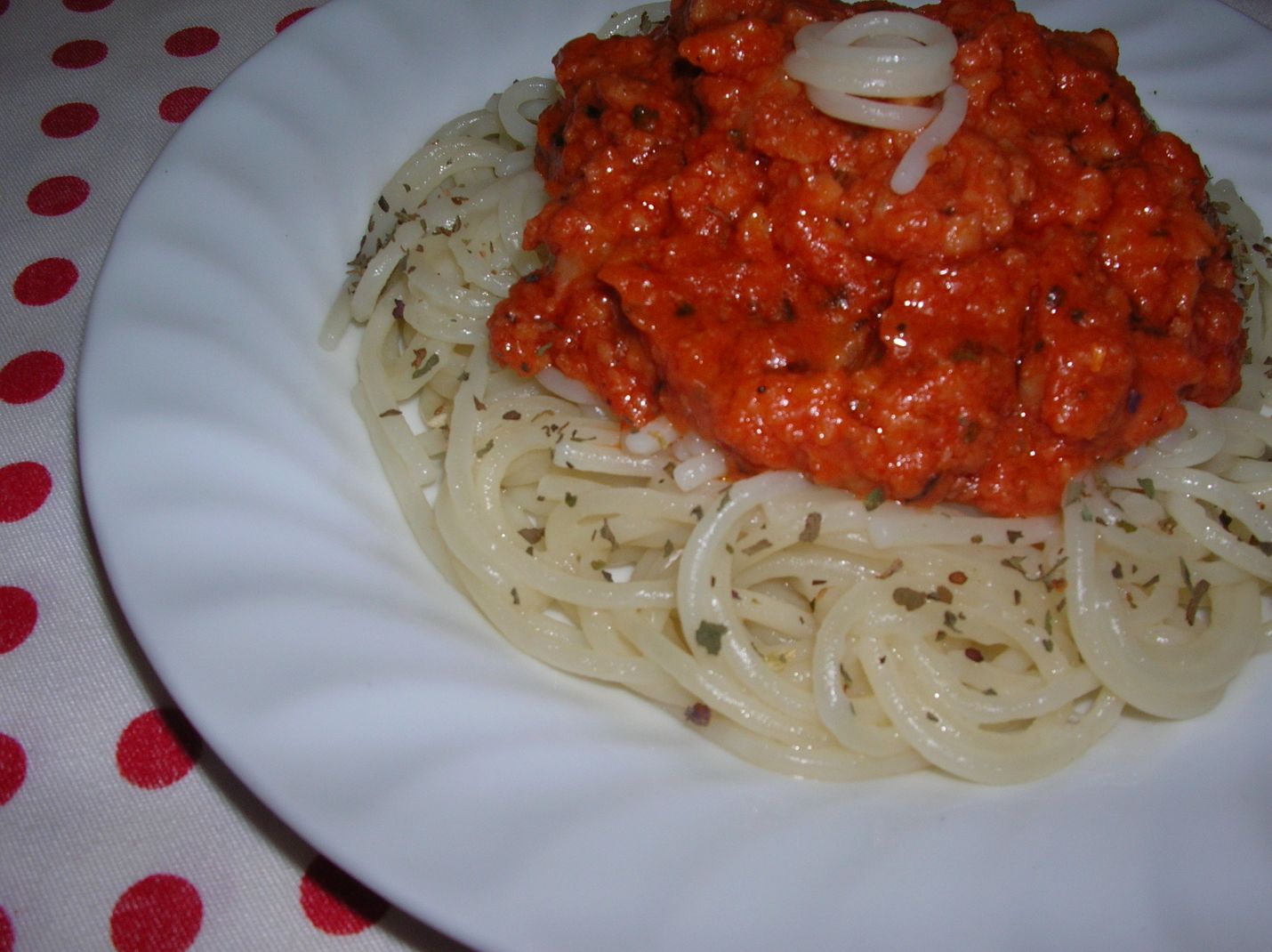 Spaghetti cu sos de carne presata