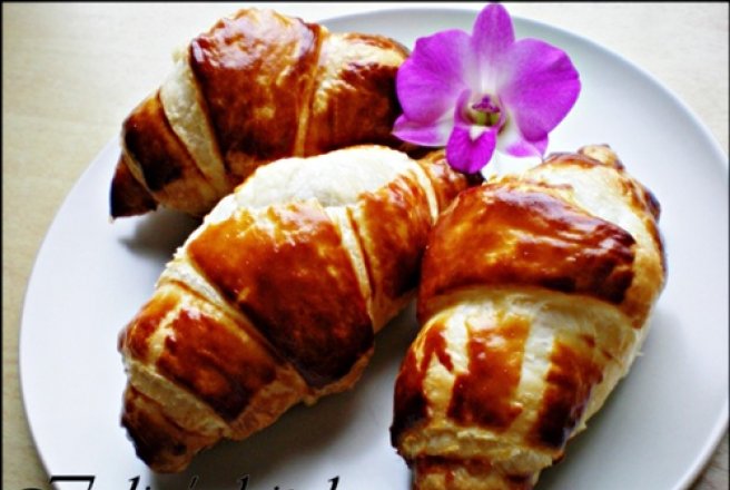 Croissant cu branza