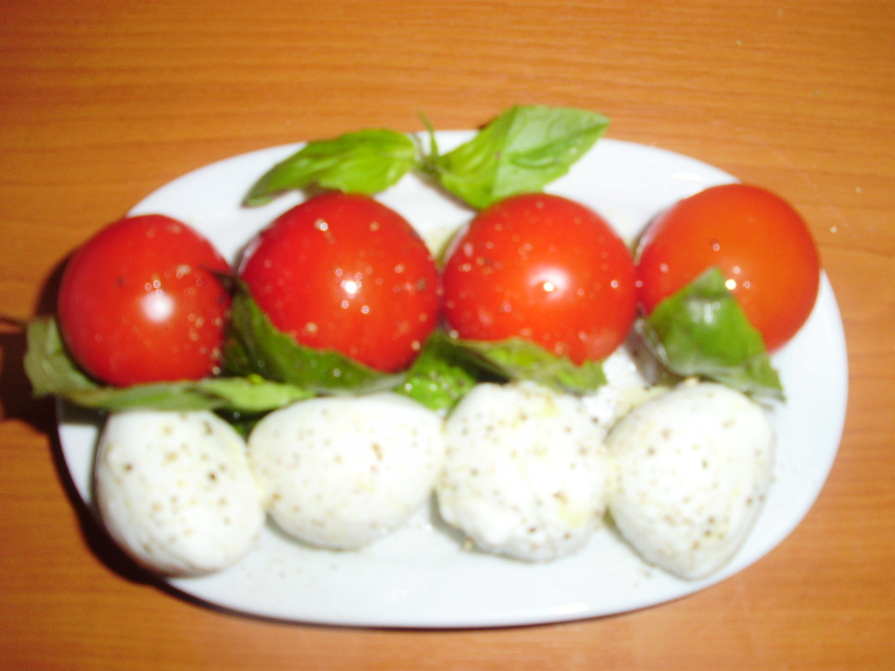 Salata de rosii cherry si mozzarela