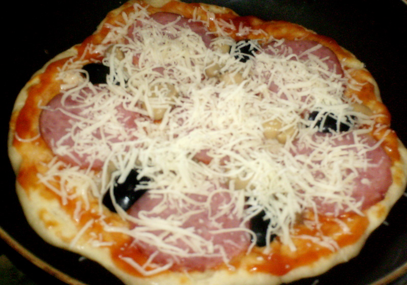 Pizza la tigaie ( in 8 minute!!!!)