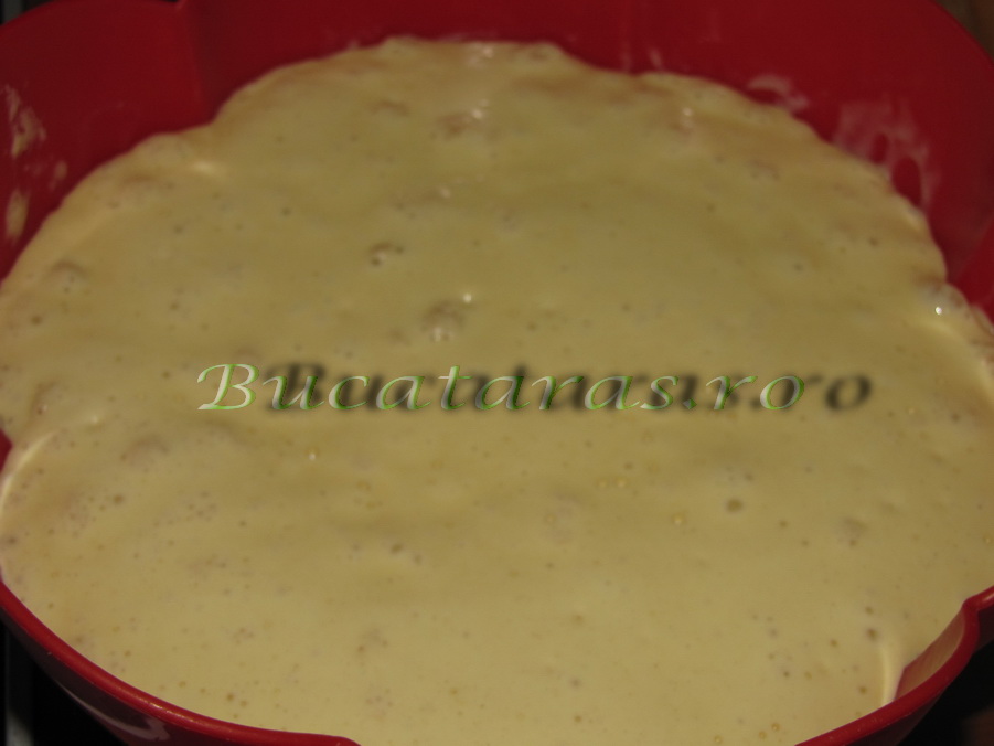 Turn de clatite cu crema limoncello