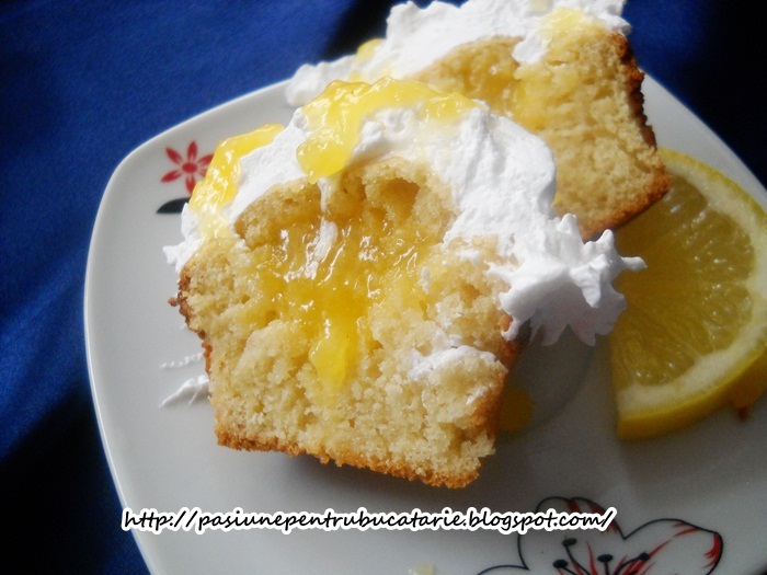 Cupcakes cu lemon curd