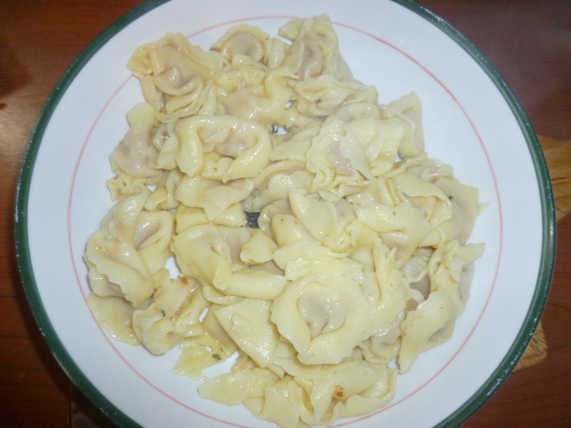 Cappelletti cu prosciutto si sos Bechamel