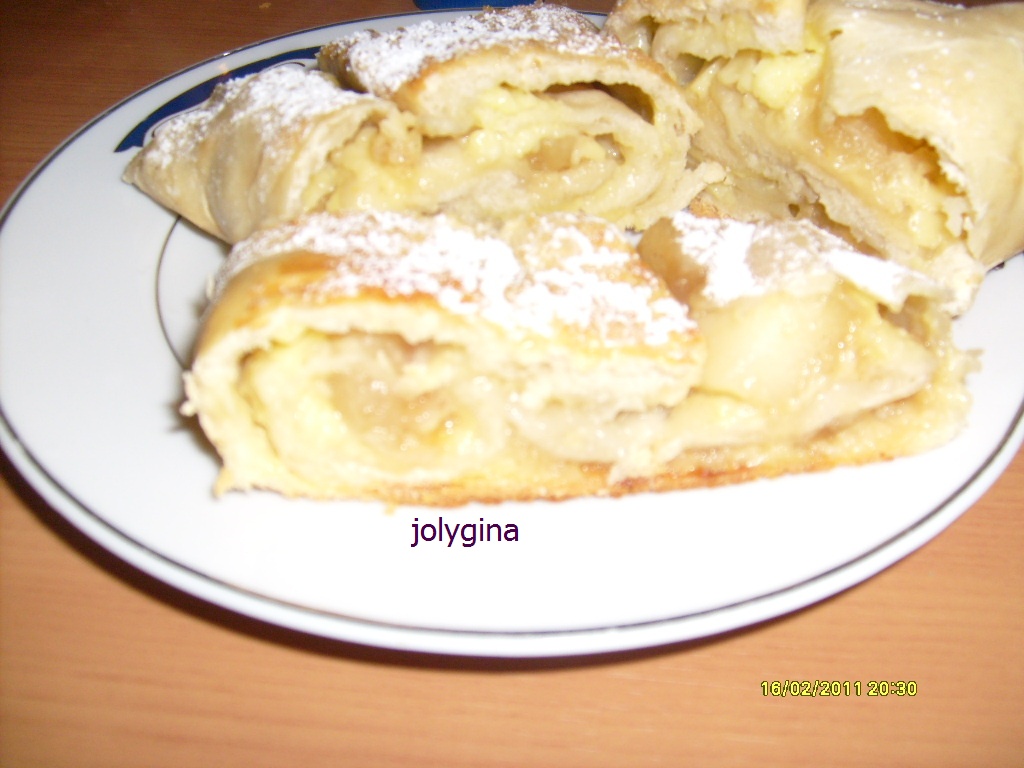 Strudel cu mere si budinca de vanilie