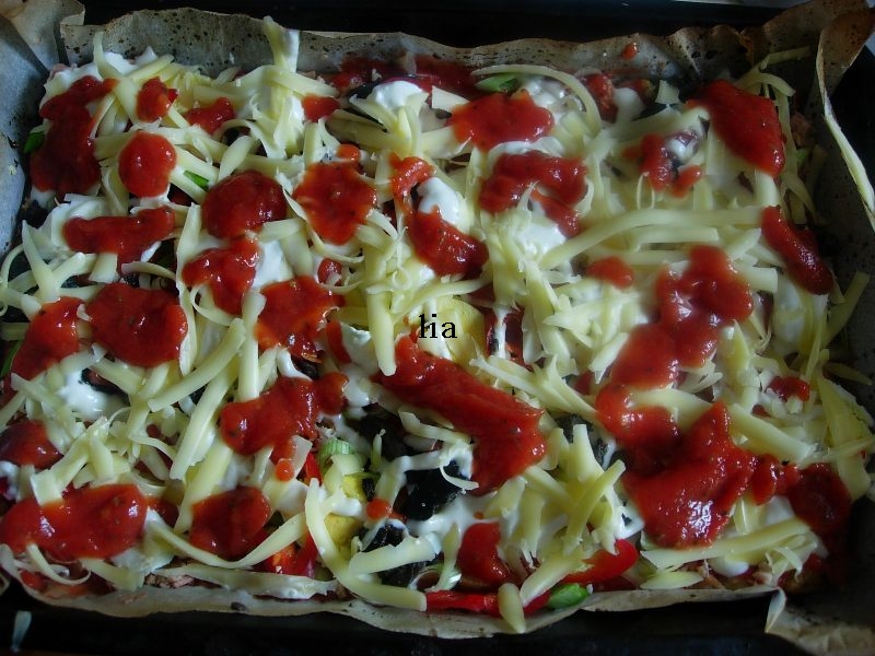 Pizza cu blat din paine