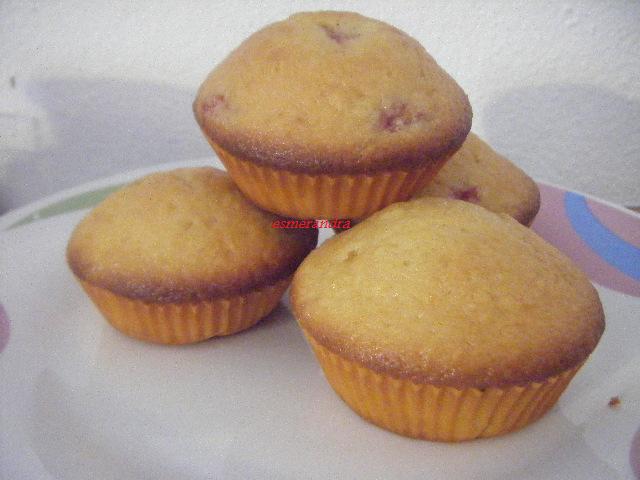 Muffin cu capsuni