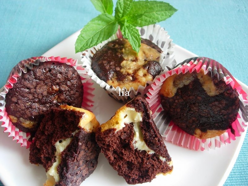 Black and white muffins