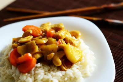 Pui cu curry si caju