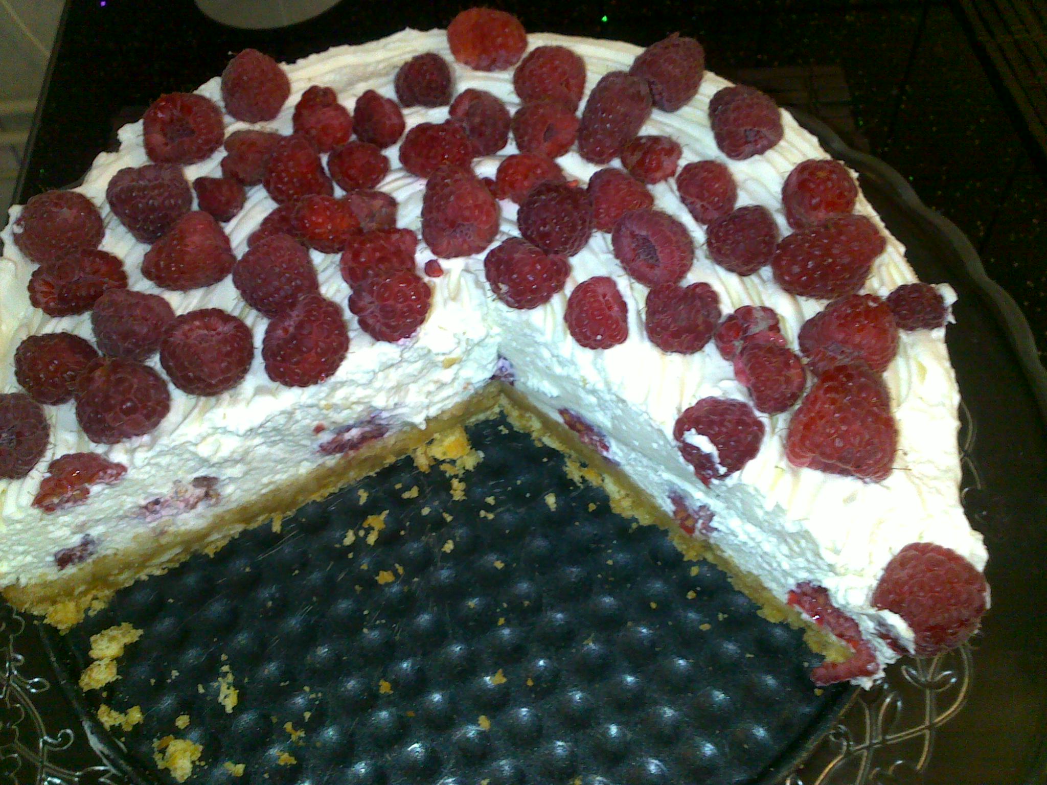 Tort cheesecake cu zmeura