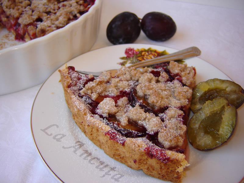 Tarta cu prune si crumble