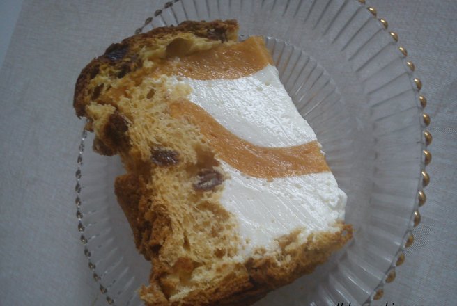 Panettone cu crema de branza si fruct kaki