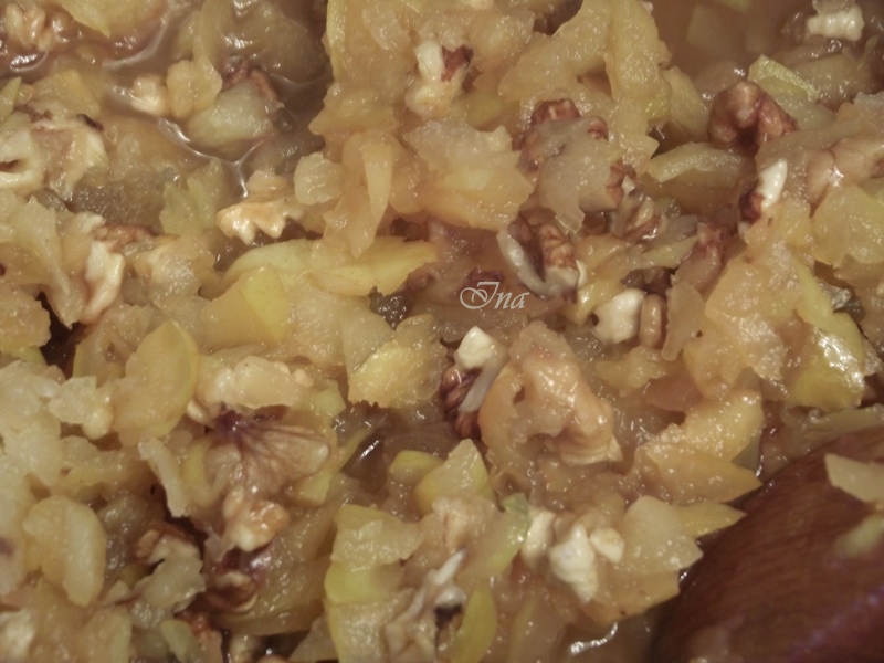 Dulceata de gutui cu miez de nuca si  lamaie confiata