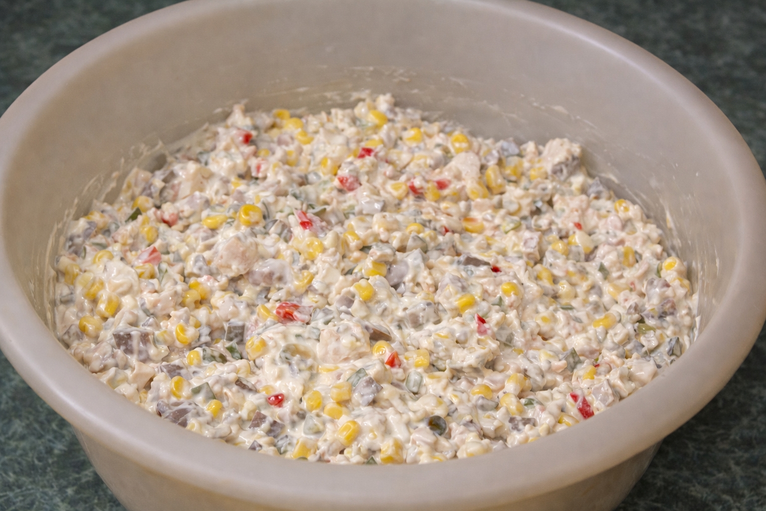 Salata de piept de pui cu ciuperci si porumb