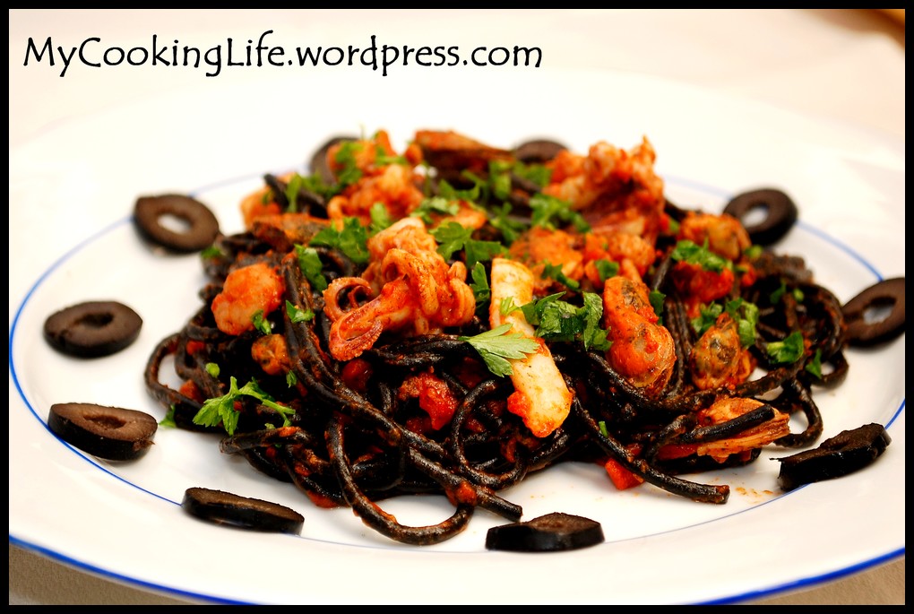 Spaghetti al Nero di Seppia e Frutti di Mare