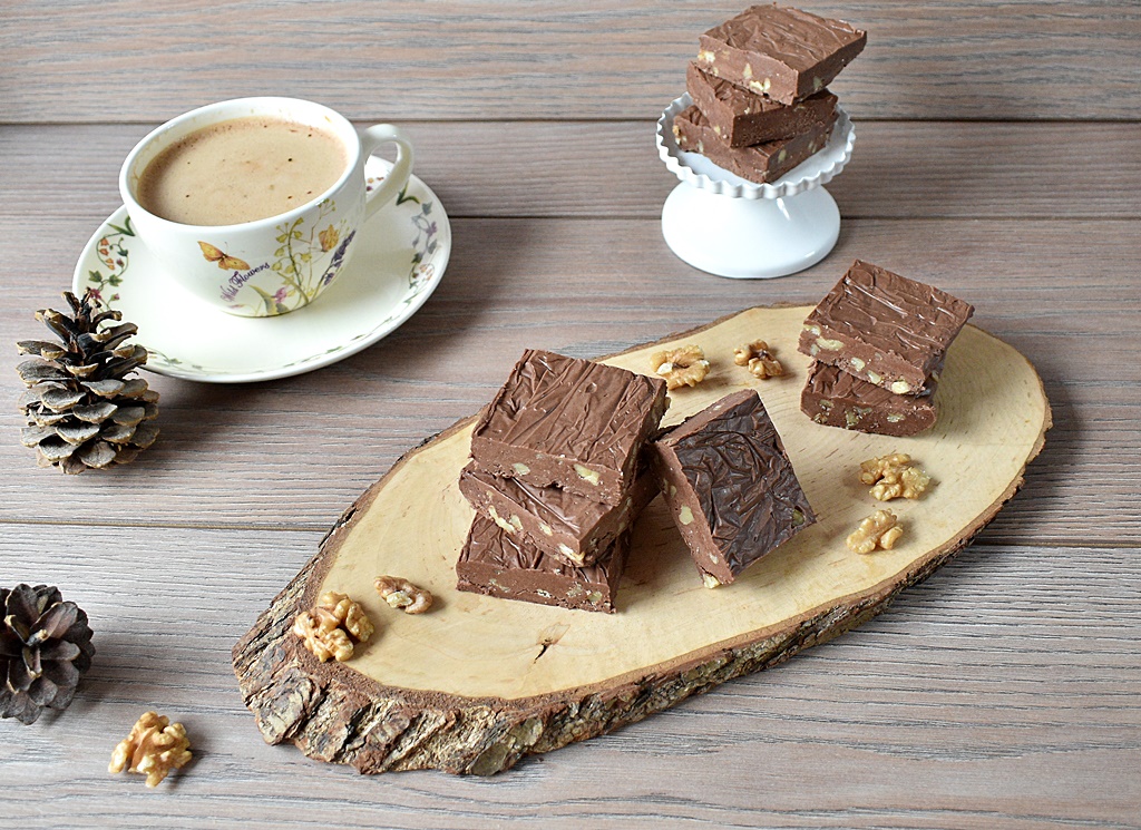 Ciocolata de casa cu nuci - Deliciul copilariei