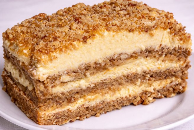 Desert prajitura cu nuca caramelizata