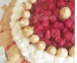 Pavlova cu crema de vanilie si zmeura-4