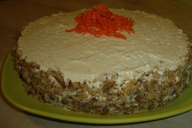 Tort de morcovi cu crema de urda (10-12 persoane)