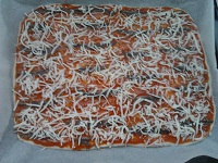 Pizza cu anchoas si mozzarela