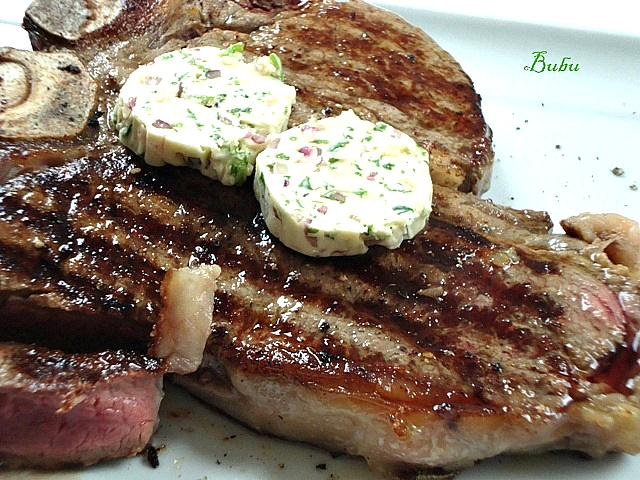 T Bone Steak la gratar