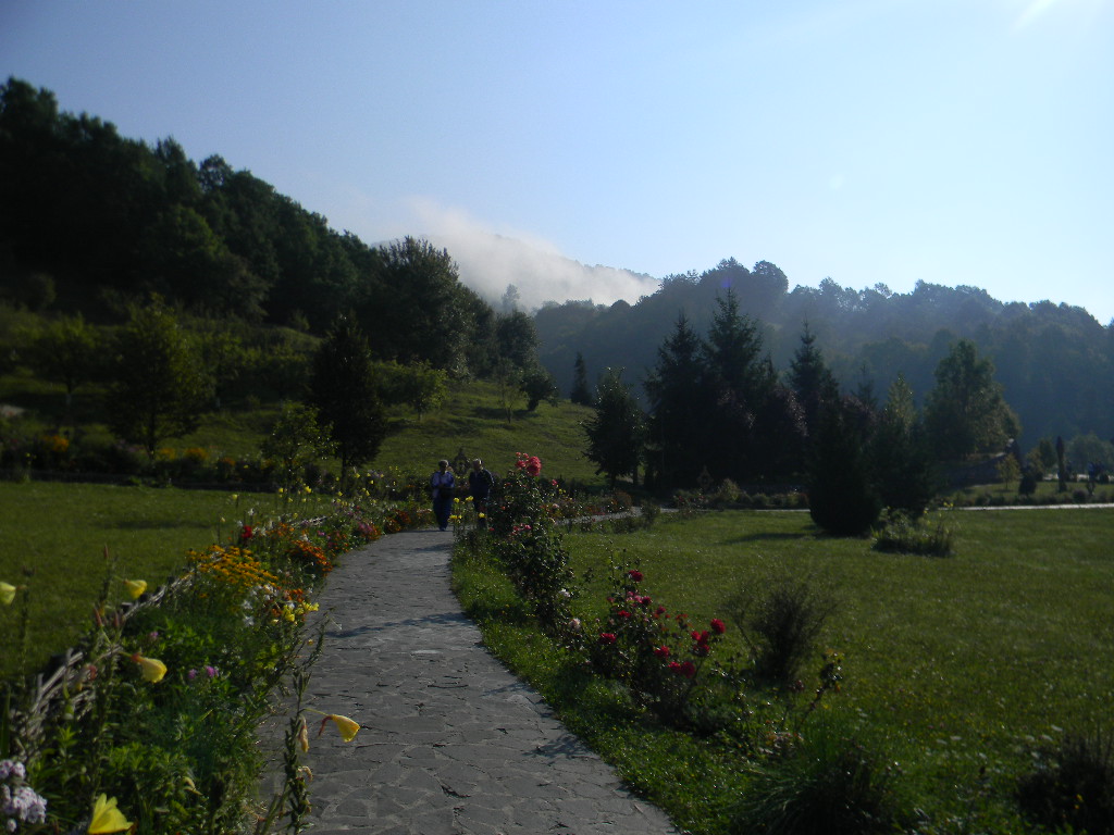 Maramures plai cu flori  - Manastirea Barsana