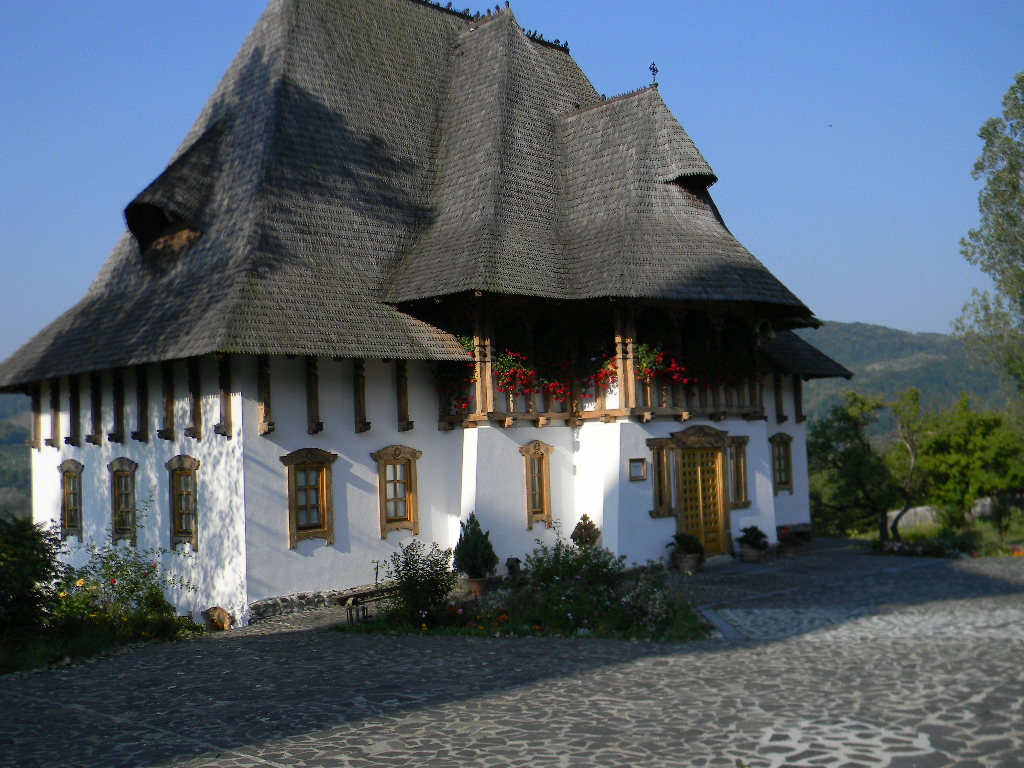 Maramures plai cu flori  - Manastirea Barsana