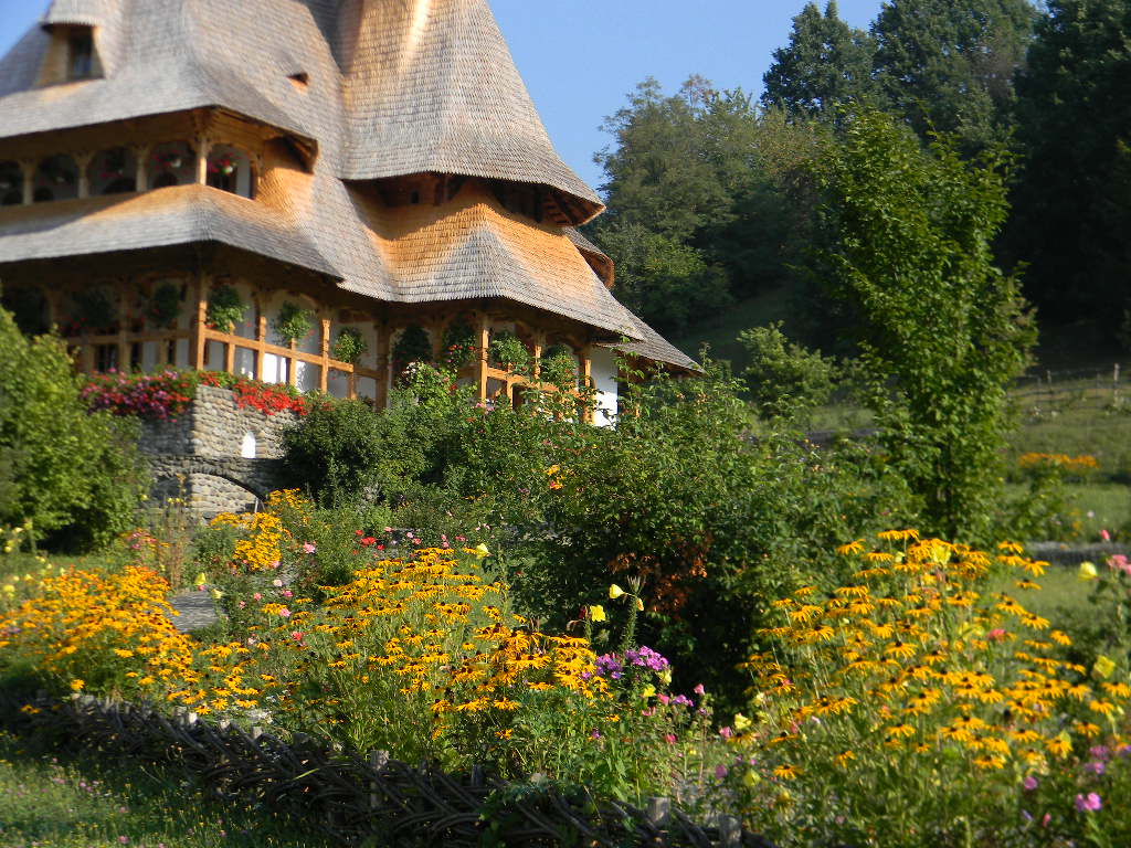 Maramures plai cu flori  - Manastirea Barsana