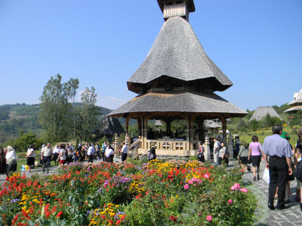 Maramures plai cu flori  - Manastirea Barsana