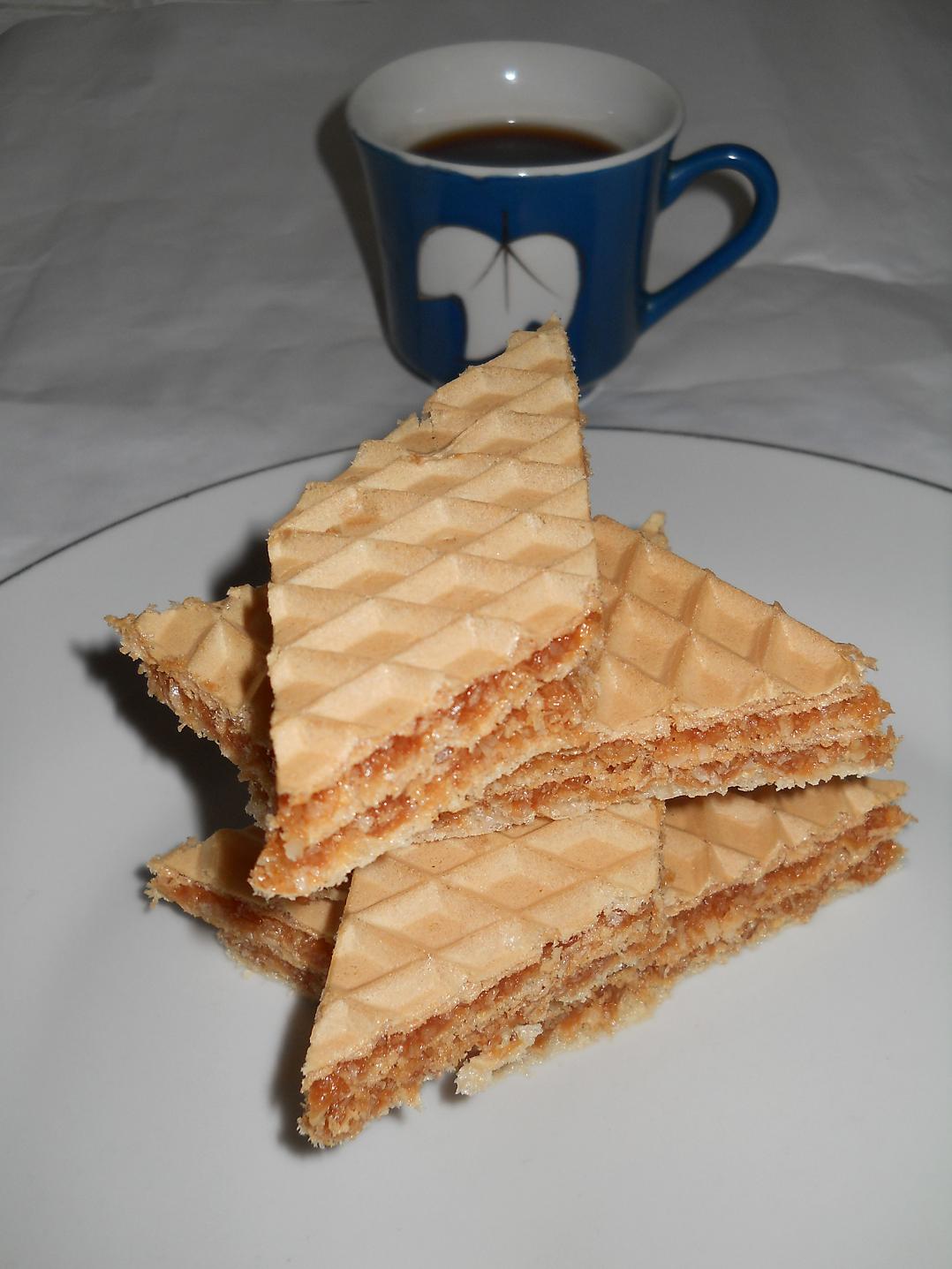 Napolitana cu caramel si nuca de cocos