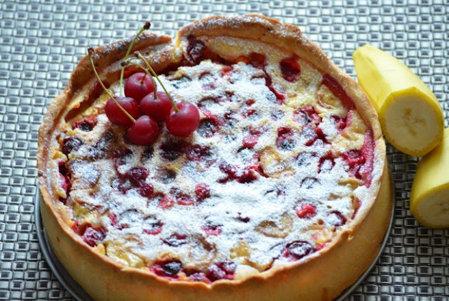 Clafoutis cu visine si banane