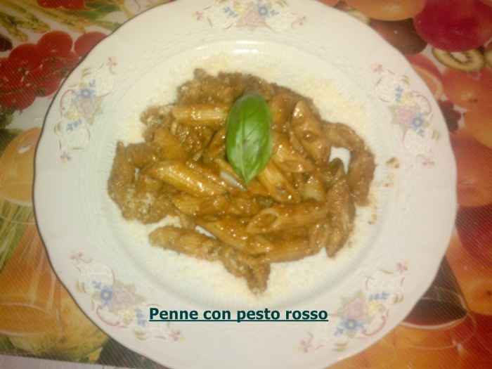 Penne con pesto rosso