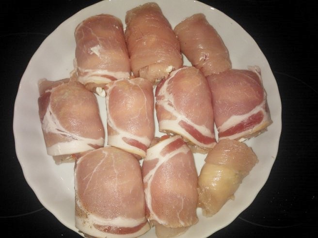 Creamy chicken&bacon rolls