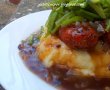 Carnati cu piure si gravy de ceapa (Sausage and Mash)-0