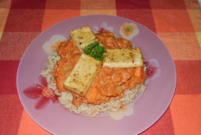 Curry de cartofi cu orez si tofu la cuptor