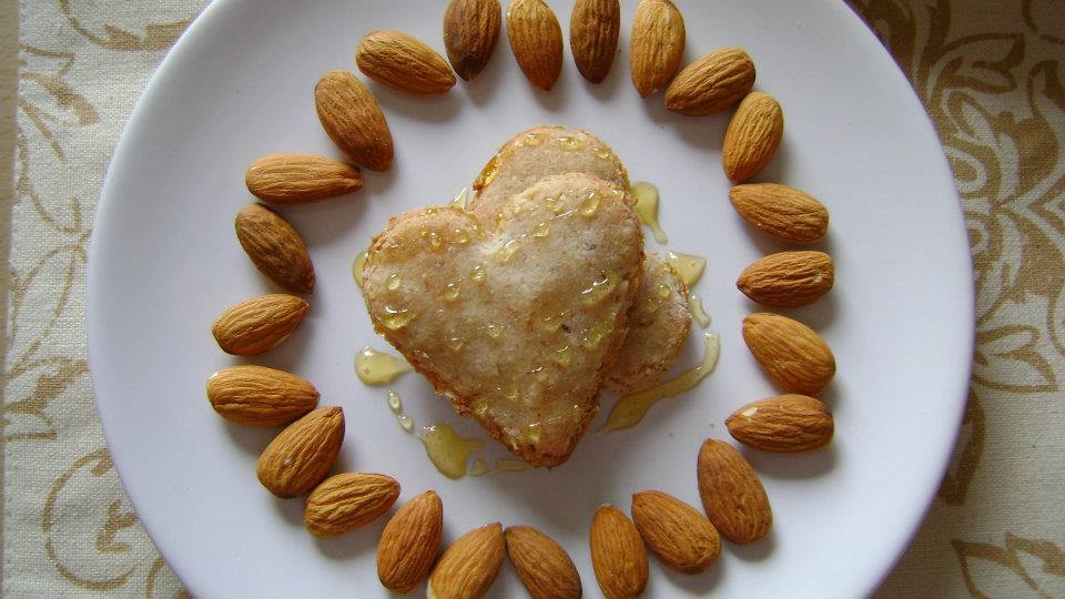 Biscuiti cu migdale (Amaretto heart-shaped biscuits)