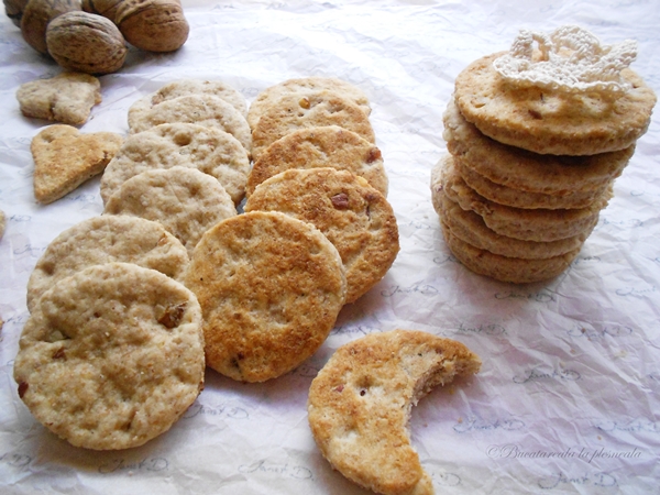 Biscuiti cu tarate, alune de padure si nuci (de post)