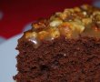 Brownie cu cioco neagra si topping de caramele si nuci-1