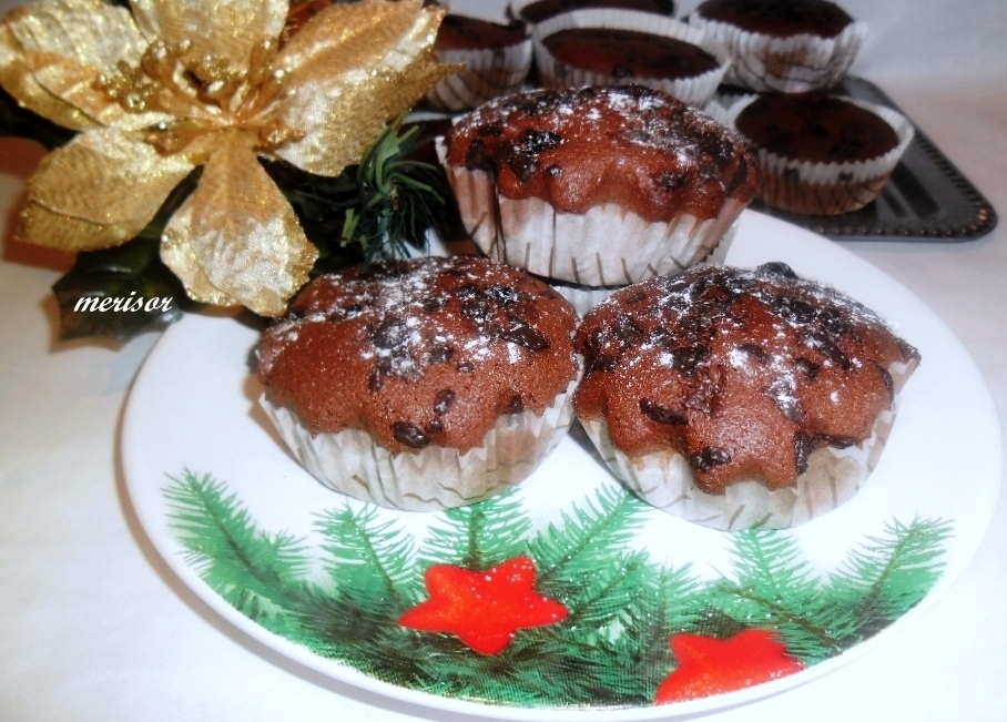 Muffins cu stafide si paiete de ciocolata