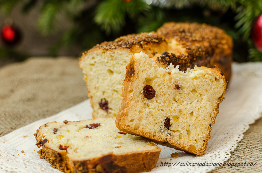 Panettone cu migdale caramelizate