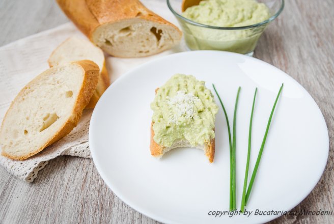 Crema avocado cu parmezan