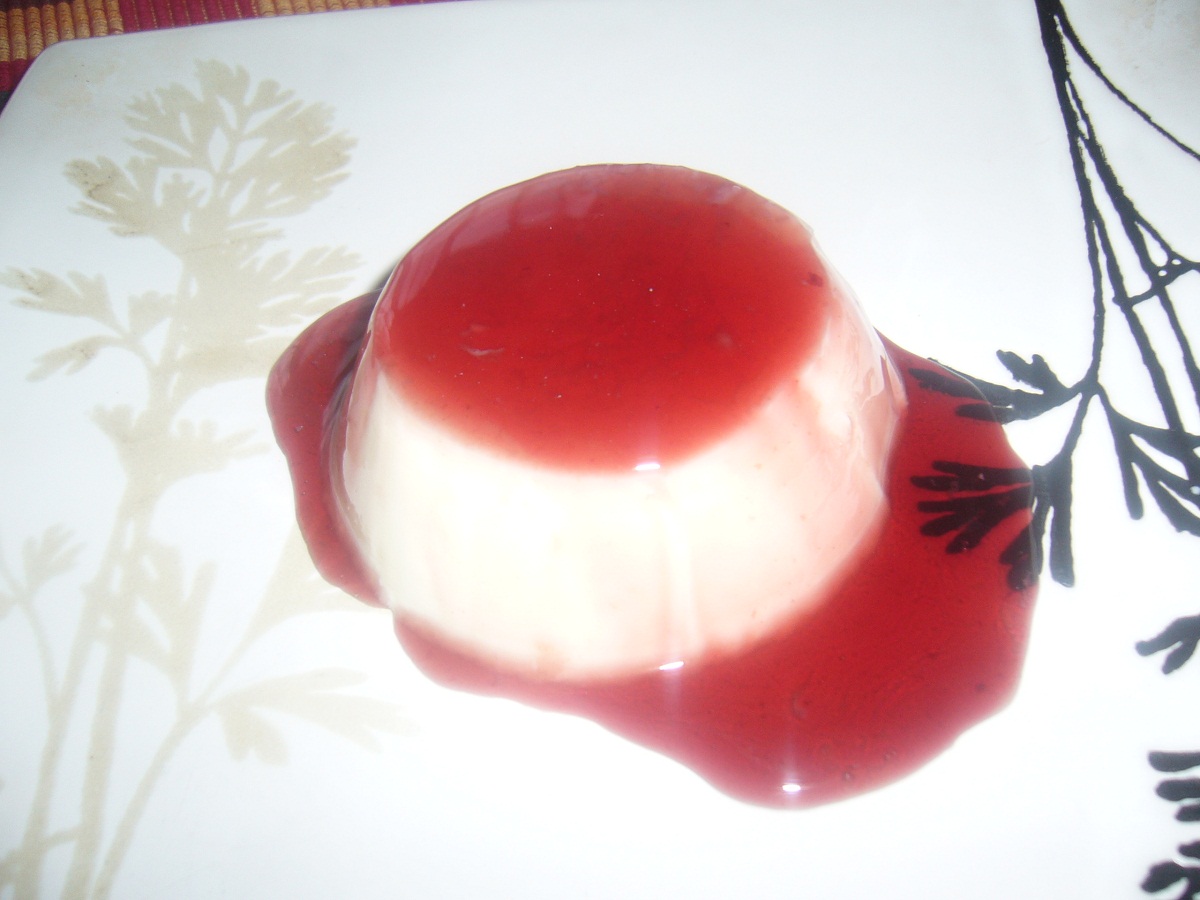 Panna Cotta cu sirop de visine si gem de caise