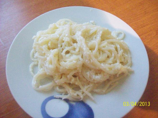 Spaghete cu branza telemea