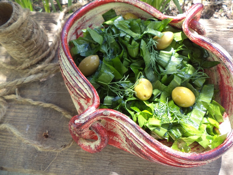 Salata simpla, gustoasa si sanatoasa de leurda