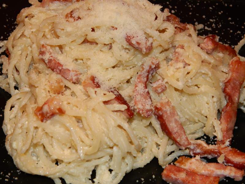 Spaghete carbonara, reţetă cu smantana