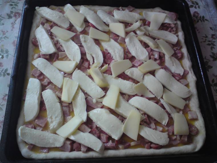 Pizza cu mozzarela